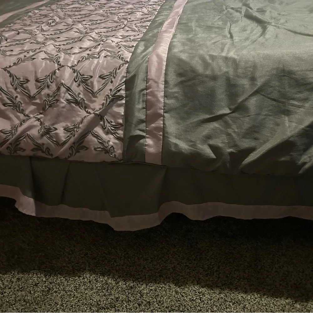 Comforter with skirt Queen